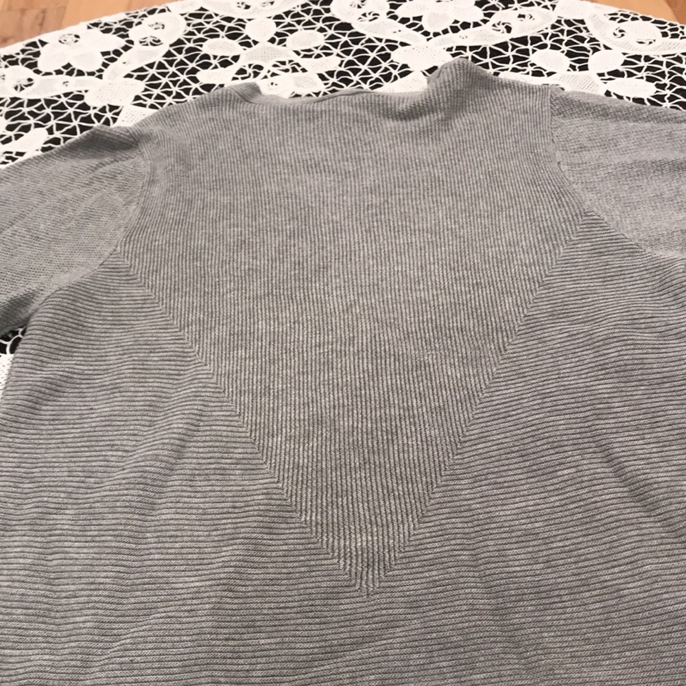 Cliche gray bell sleeve sweater - Picture 7 of 7